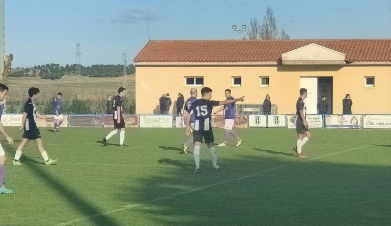 La Gimnástica Medinense pierde en los últimos cinco minutos frente al CD Rioseco