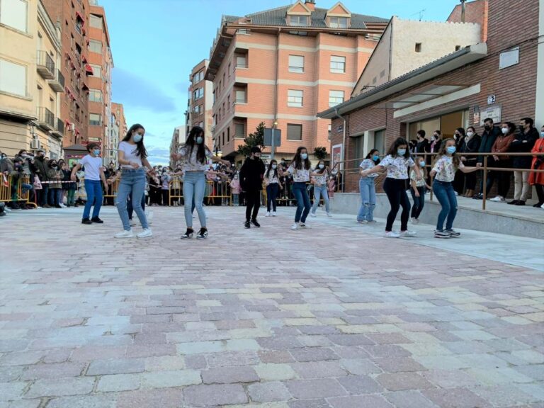 Inauguración de la calle Simón Ruiz con la actuación de la Escuela Municipal de Danza