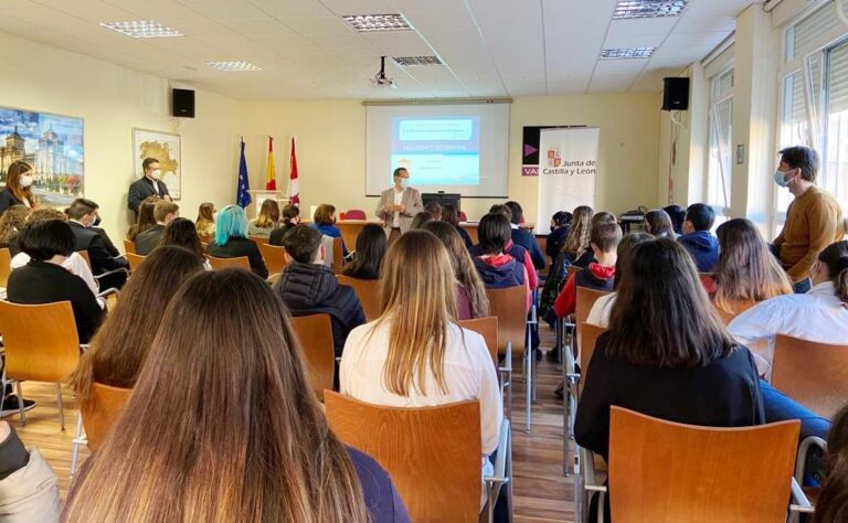 Dieciséis equipos de alumnos de ESO y Bachillerato de la provincia participan en la Liga Debate