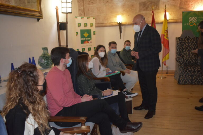 Carnero asegura que el futuro del campo de Castilla y León pasa por los jóvenes y las cooperativas