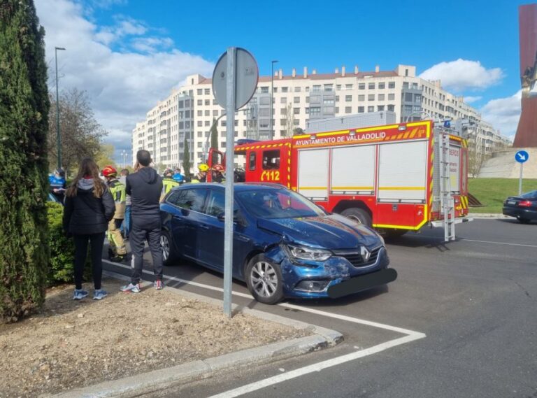 Trasladado al hospital tras chocar dos turismos en el paseo Zorrilla de Valladolid