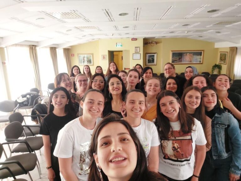 Las medinenses del programa de Virago continúan su experiencia en Italia