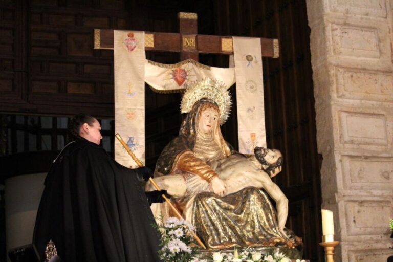 La Archicofradía de las Angustias de Medina del Campo abre su «VI Exposición de Fotografías»