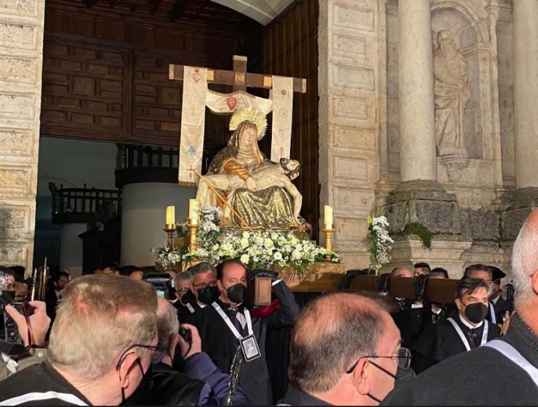 Medina entera rodea a la Alcaldesa Perpetua Nuestra Señora de las Angustias