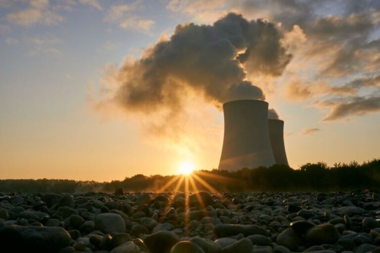 Empate entre los internautas de La Voz sobre la reactivación de la energía nuclear en España