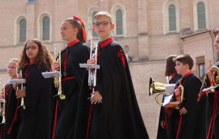 El Atado a la Columna recauda 555 euros con su concierto benéfico «Pasión Contemplativa» 