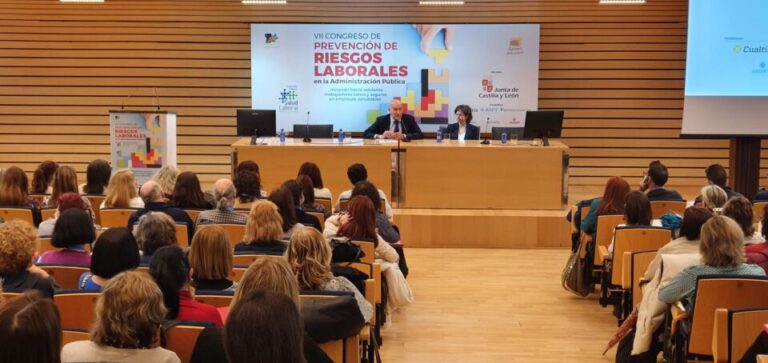 El consejero de la Presidencia reafirma la voluntad de trabajar en la seguridad y salud laboral de los empleados públicos de la Junta