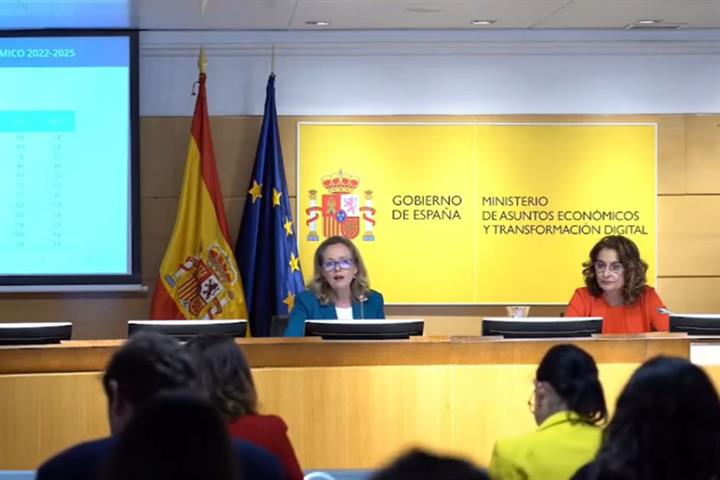 España remite a la Comisión Europea las perspectivas macroeconómicas y fiscales con un 4,2% de crecimiento este año