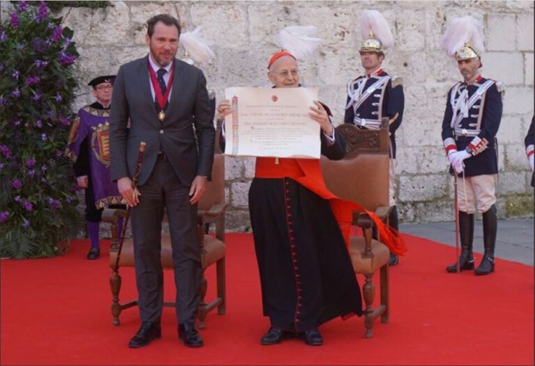 El Ayuntamiento celebra el acto de nombramiento de Blázquez como Hijo Predilecto de Valladolid