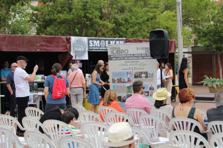 Medina del Campo echa el cierre a su fin de semana literario con la vuelta de la Feria del Libro