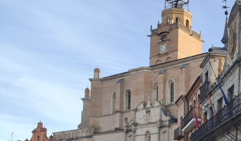 El PSOE solicita un incremento del mantenimiento en el reloj de la Colegiata de San Antolín