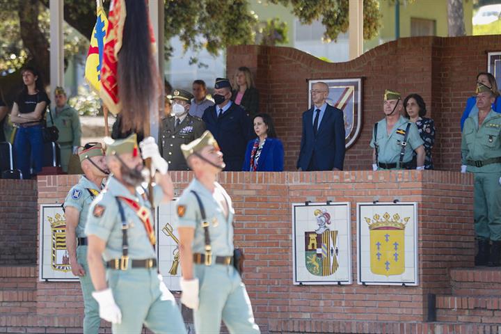 La ministra de Defensa preside en Ronda el acto de homenaje a dos militares fallecidos