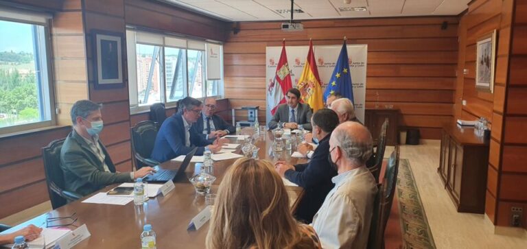 La Junta da a conocer a la Mesa Intersectorial de la Madera un plan de choque para el incremento de los aprovechamientos reclamado por el sector forestal y su industria