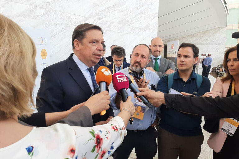 Planas anuncia el inicio del pago de 159,3 millones de euros a los productores de leche
