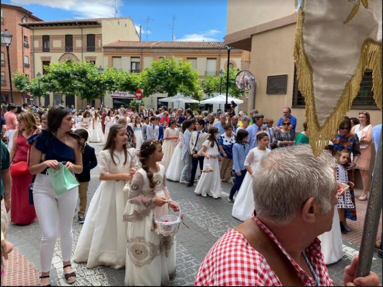 El Corpus Christi vuelve a relucir por las calles de Medina del Campo
