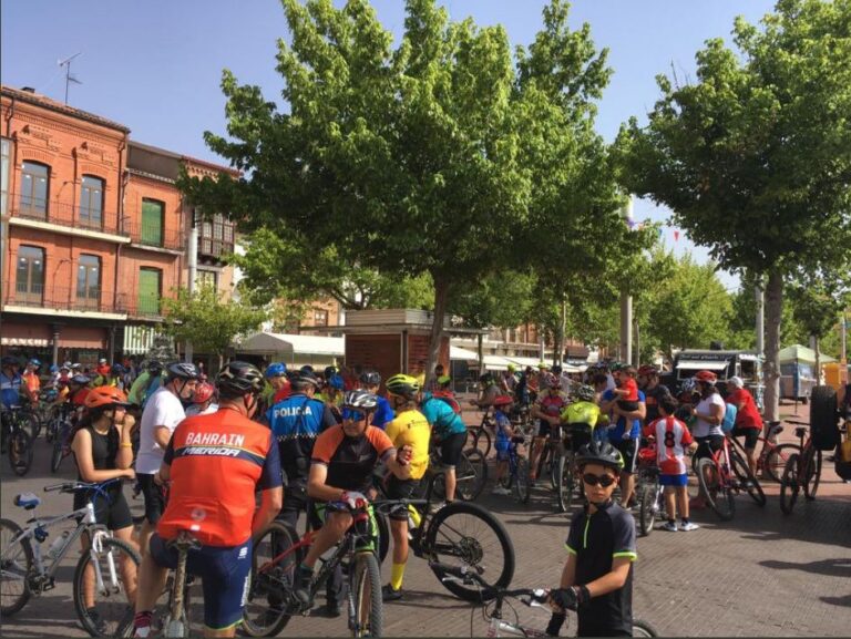 Decenas de medinenses participan en el día de la bici