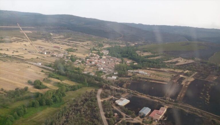La población de las 18 localidades desalojadas por el incendio de Sierra de la Culebra regresan a sus casas
