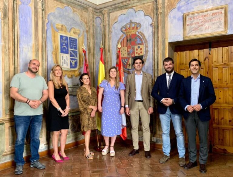 La delegada territorial elige Medina del Campo para realizar su primera reunión institucional en la provincia