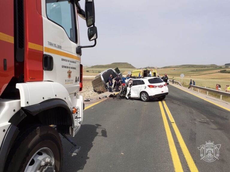 Choque frontal en la BU-550, en el Cañón, con víctima atrapada