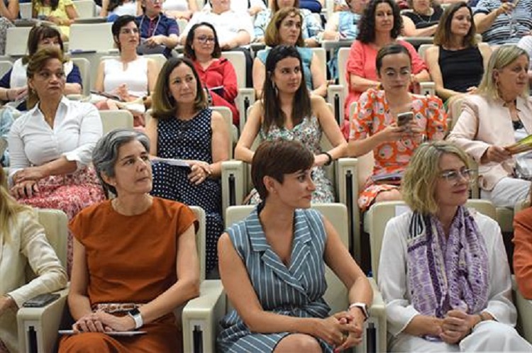 Isabel Rodríguez, a las mujeres emprendedoras del mundo rural: «Tenéis proyectos y dinero para la transformación de nuestro país y del medio rural»