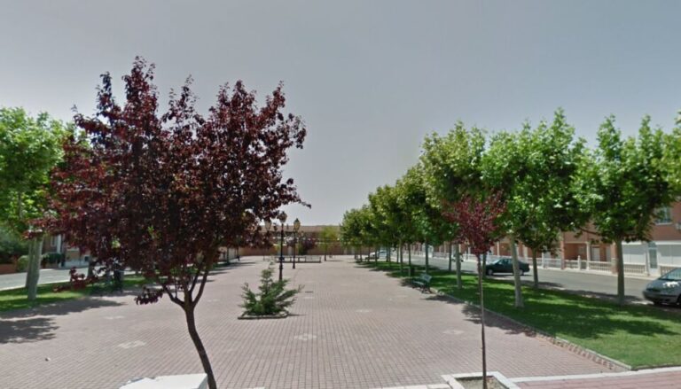 Medina Sur ilumina la noche de San Juan con la realización de una hoguera