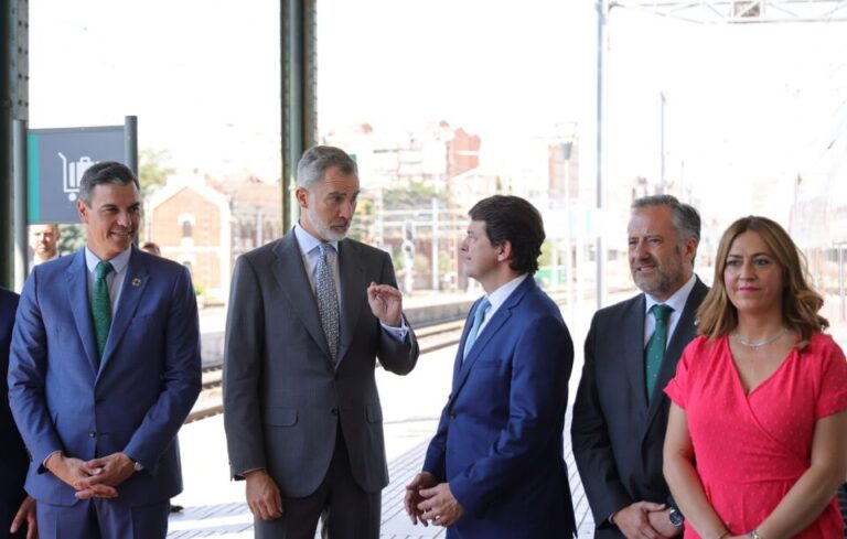Mañueco celebra la línea de Alta Velocidad Madrid-Burgos y avanza que abordará las infraestructuras pendientes en la reunión con Sánchez