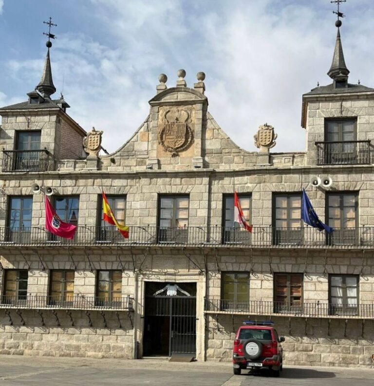 Banderas a media asta en Medina del Campo en señal de luto por el fallecimiento del brigadista en Zamora