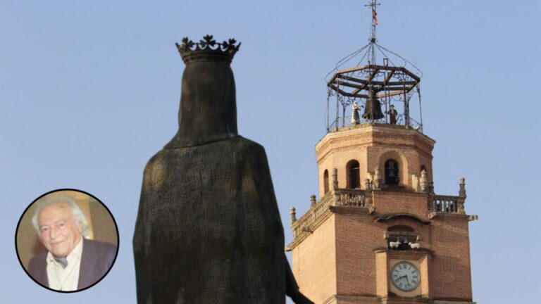 La imponente mirada de la reina que custodia la Plaza Mayor de la Hispanidad