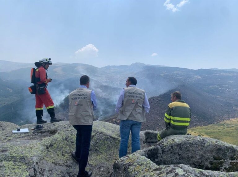 Eloy Ruiz visita las zonas de los incendios de Candelario y Monsagro