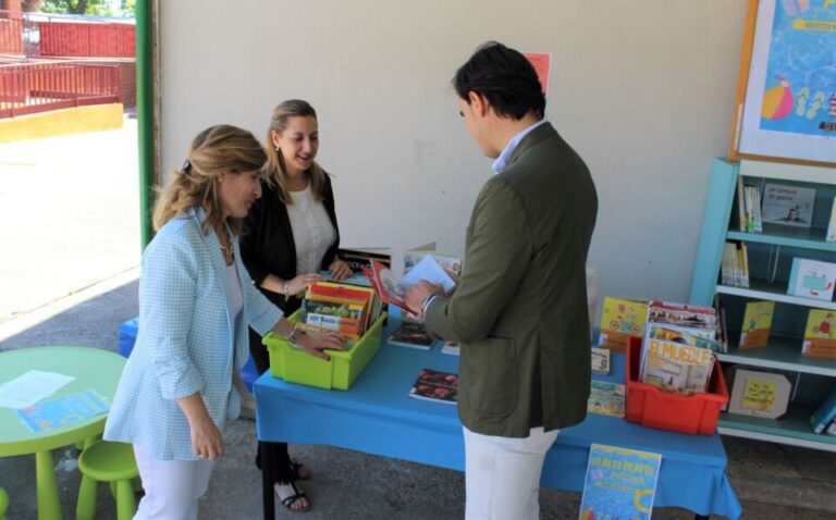 Nuevo servicio de ‘Bibliopiscina’ en Medina del Campo para disfrutar de la lectura también en verano