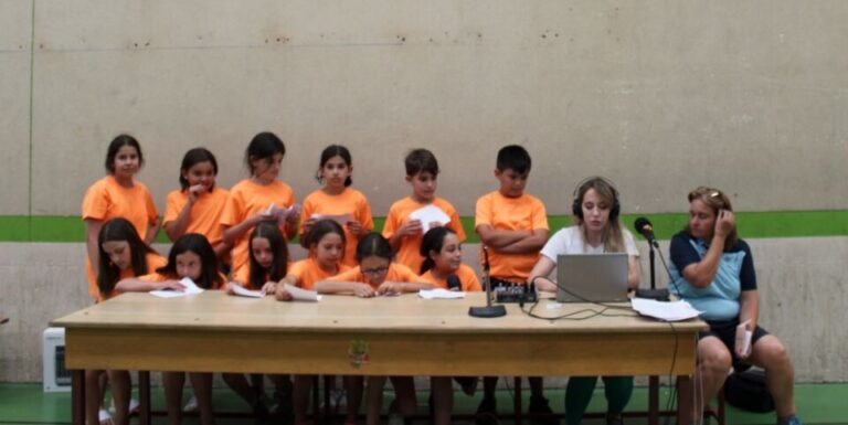 Onda Medina se traslada al Campamento Urbano para grabar «Radio-Campa»