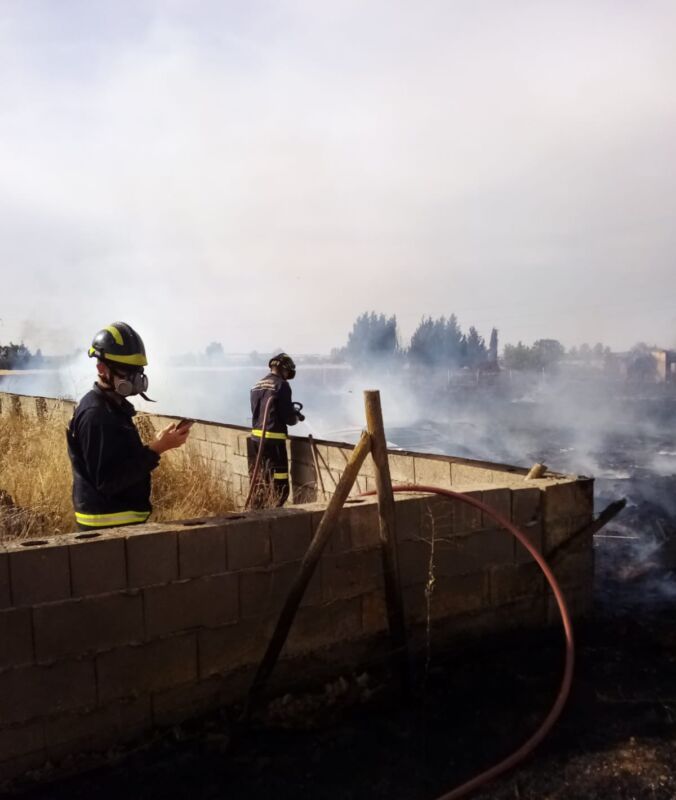 Atendida una mujer de 65 años por inhalación de humo en el incendio de una vivienda en Renedo de Esgueva