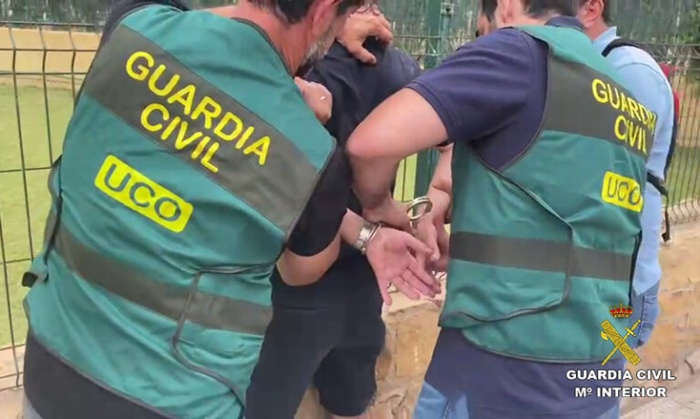 La Guardia Civil detiene a dos huidos de la justicia acusados de tráfico de drogas y tentativa de homicidio respectivamente