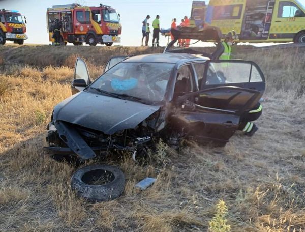 Trasladado al Hospital de Medina el conductor que ha resultado herido en un accidente en Rubí de Bracamonte