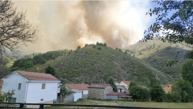Declarado nivel 2 de gravedad el incendio de Boca de Huérgano (León)