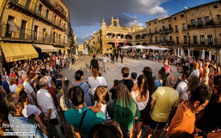 La Feria de Teatro de Castilla y León recupera el pulso de los años prepandemia con 30.000 espectadores