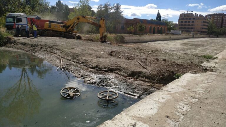 La CHD comienza el llenado de la dársena del Canal de Castilla