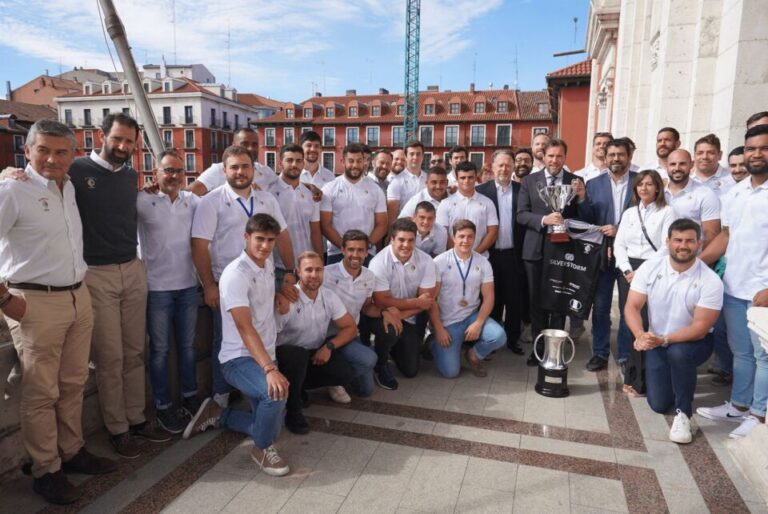 El Ayuntamiento de Valladolid recibe a El Salvador por haber logrado la octava Copa del Rey