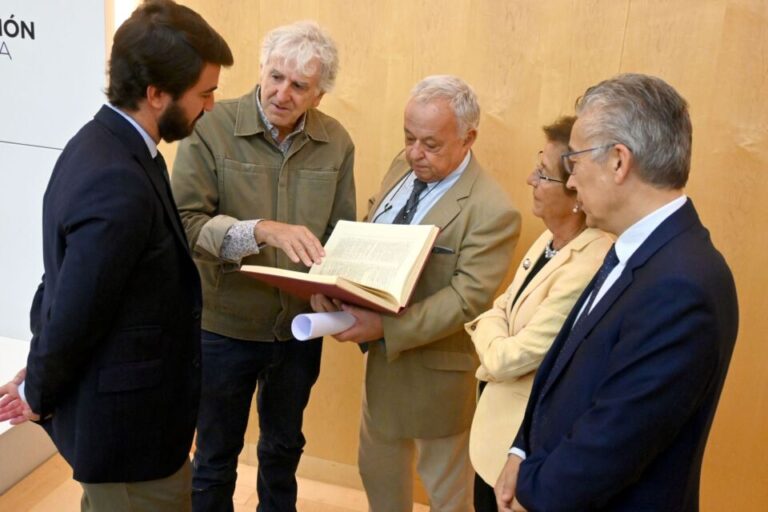 García-Gallardo garantiza el apoyo de la Junta al MEH y confirma a Aurora Martín como nueva directora del museo