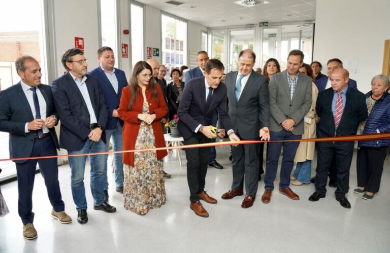 El presidente de la Diputación de Valladolid inaugura el nuevo Centro Cívico de Santovenia de Pisuerga