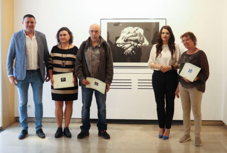 La Diputación de Valladolid entrega los premios de la VIII Bienal Internacional de Grabado Aguafuerte