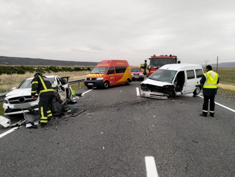 Dos personas heridas tras una colisión de dos vehículos en la carretera N-110 en La Torre (Ávila)