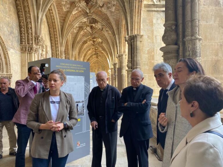 La Catedral de León acoge una muestra con las propuestas presentadas en el concurso de ideas para la protección de su pórtico occidental