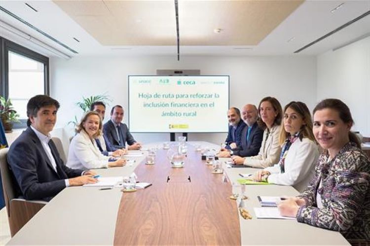 Las entidades de crédito obligadas a prestar servicios financieros presenciales en todos los municipios españoles