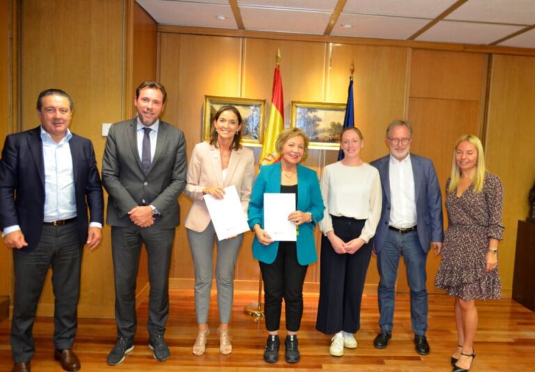El Ministerio de Industria firma un protocolo de colaboración con Inobat Auto para favorecer su implantación de baterías en España