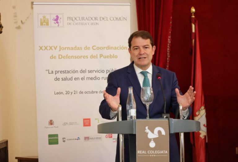 El presidente de la Junta garantiza blindar por ley la asistencia sanitaria rural en esta legislatura