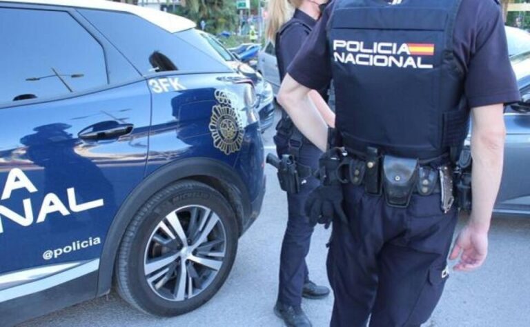 Detenido un varón por un delito de robo con fuerza en interior de vehículo en Valladolid