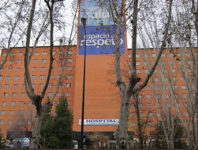 Dos personas trasladadas al Hospital Clínico tras una colisión entre un turismo y una autocaravana en la N-601 en Hornillos de Eresma, Valladolid