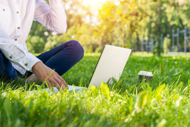 La biblioteca online gratuita que revoluciona la formación digital en Castilla y León alcanza los 5.000 usuarios