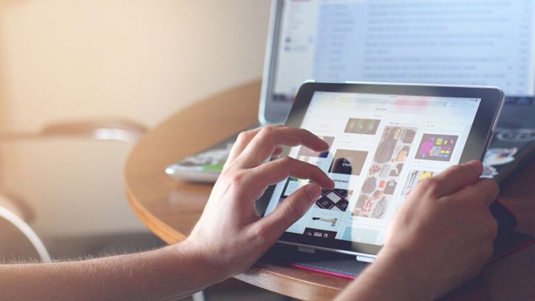 La Junta concede cerca de 2.450 ayudas para la adquisición de dispositivos digitales